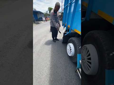 biar rapi katanya gesss #shorts #sopirtruck #budaneboss #trukviral