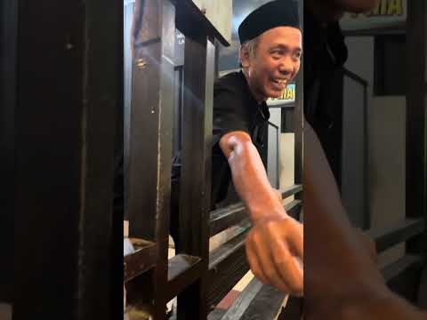 Pulang ziarah cari tempat makan dulu
