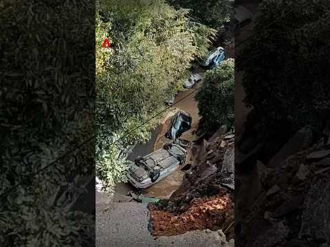 Sinkhole in Kunming swallows 15 vehicles