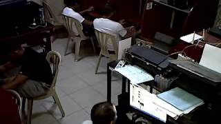 Suntukan sa isang computer shop! (Real Fight caught on Video?)