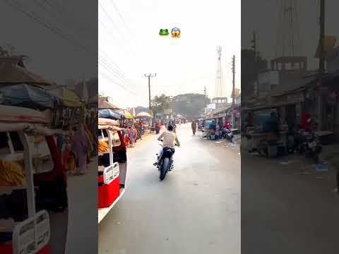 বন্ধু অল্পের জন্য বাজারে সবার সামনে  বাশ খাইলো না