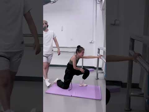 Flexibility training in dance class