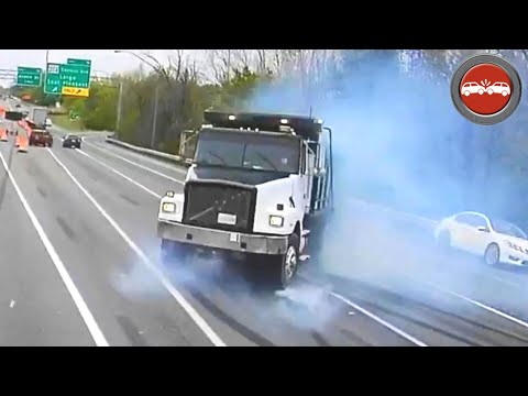 25 Terrifying Road Moments Caught on Dashcam