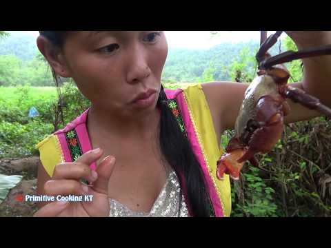 Primitive Technology Cooking Crab Eating - Survival Skills Catch Crab by hand in the rainy season