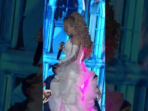 Joelma inovou e usa vestido que acende