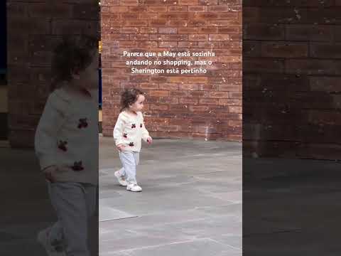 Sozinha andando no shopping?