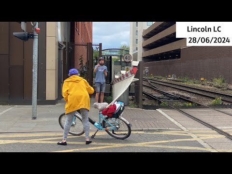 *Barrier lands on cycle* Lincoln High Street Level Crossing (28/06/2024)