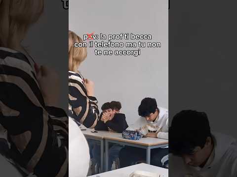 Pov: la prof ti trova con il telefonino ma tu non te ne sei ancora Accorto