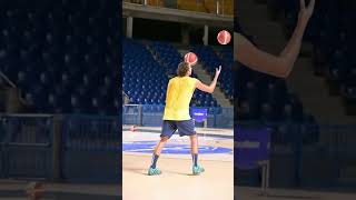 HAI QUELLA GAMBA LÌ… 😂🏀 | Il giocoliere di Vigevano #shorts #short #shortvideo #foryou #fyp