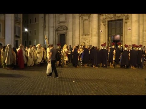 Natale di Roma, il gruppo storico romano rende omaggio alla città con la benedictio urbi