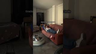 Tirado en el sofá pasando de todo