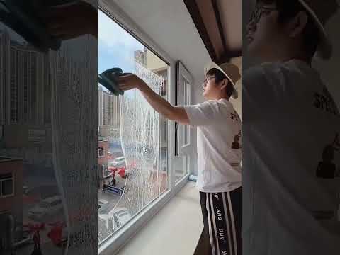실내에서 창문을 쉽게 청소하는 방법