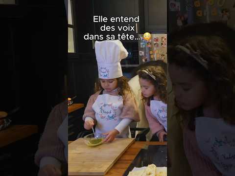 Elle entend des voix… 😳 On va où avec ça ?!