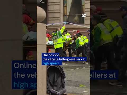 Man arrested after driving into crowd at Liverpool football parade | DW News