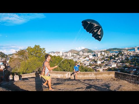 O PARAQUEDAS VOADOR - Soltei pipa no pico da Montanha - selocooo