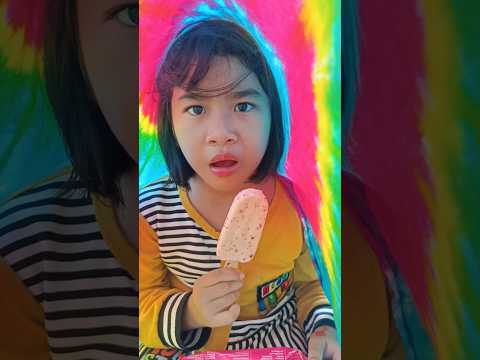 gak mau berbagi eskrim ice cream ketahuan umi & kakak #shorts