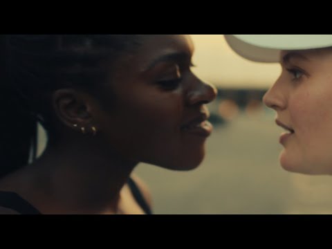 Love & Kisses 265 (Lesbian MV)