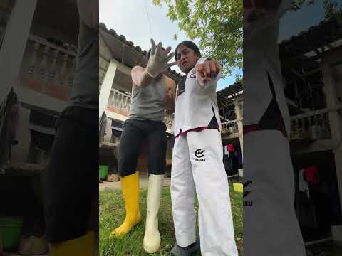Me MORDIO una RANA 🐸 #humor #funnyvideos #comedy #shorts