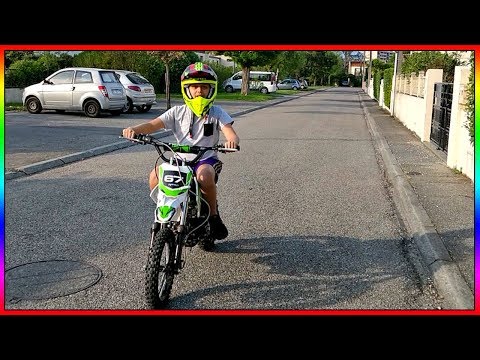 MOMO FAIT DE LA MOTO CROSS.. IL PASSE LES VITESSES !!! IL GÈRE DE FOU !