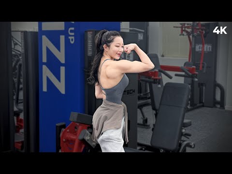 【어깨】 도베르만 닮은 근육질 그녀와 【어깨】 도베르만 닮은 근육질 그녀와