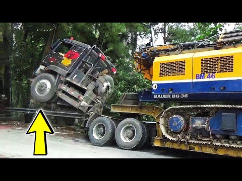 GILA., SITINJAU LAUIK MENGERIKAN !!! Truk Paling NAKAL Bermuatan Raksasa Menderita Lemah Tak Berdaya