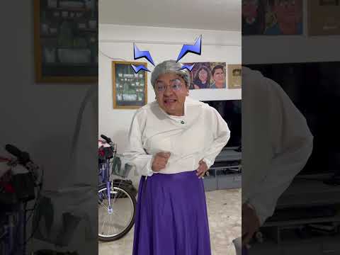 MIS ABUELAS SE PELEAN POR MI COMIDA