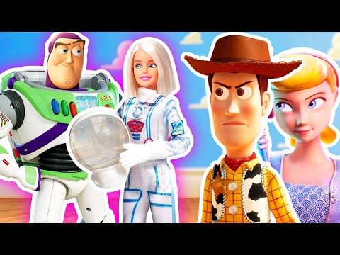 THE FIRST KISS OF BUZZ LIGHTYEAR! 💋 TOY STORY DISNEY  🤠