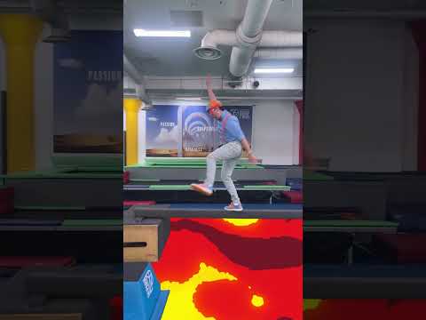 ¡El Piso es Lava! Blippi Salta para No Caer 🌋 #Shorts