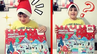 abriendo caja sorpresa de NAVIDAD