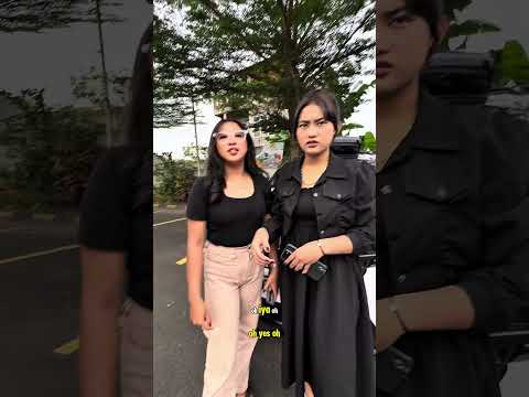Jangan sentuh mobil aku ya ..