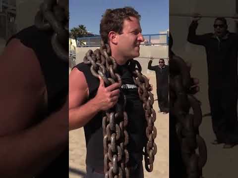 Dave Portnoy and Big Cat Visit Muscle Beach