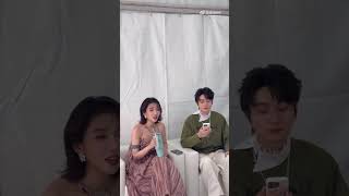 刘恋MrMiss | #咪豆音乐节 后台趣事两则：一. 《你手好冷》，但张驰戏曲采样版。二. 裘德是Ai（已验证），但指令我输错了。感谢热心@呆若木一 捕捉画面