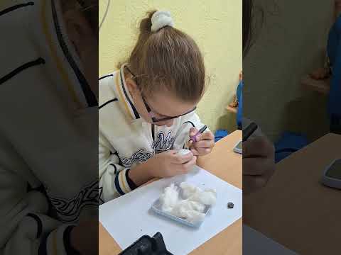 МОЇ УЧНІ ПИШУТЬ ЕЛЕКТРИЧНИМИ ПИСАЧКАМИ В УКРИТТІ ПІД ЧАС ПОВІТРЯНОЇ ТРИВОГИ #pysanky