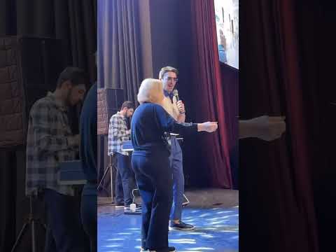Ahıllar və qazilər üçün Qurban Bayramı münasibətilə təşkil olunmuş konsert tədbirindən Fariz İlyas