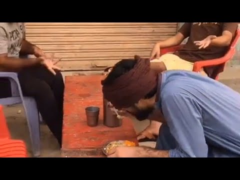 Her gareeb ko Khana khlana chai Kiya pta ap ki rozi me barkat hi barkat peda ho Jaye #shorts