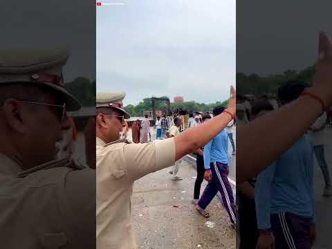 सावधान.. यहां मत बैठिए..!