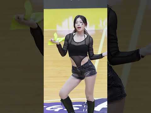 섹시하게 던졌는데 귀엽네 <strong>金</strong>娜妍 김나연치어리더 #shorts #김나연 #<strong>金</strong>娜妍 #치어리더