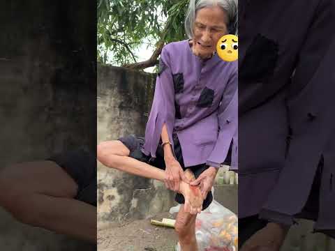 Tổng hợp video bà cụ bị thanh niên bắt nạt s2