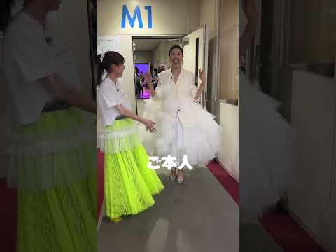 楽屋に置き手紙をするアンミカさん