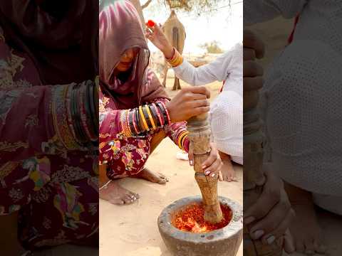 चावल के साथ देशी लाल मिर्च #cooking #food #rajasthani #khana #village #life #shorts