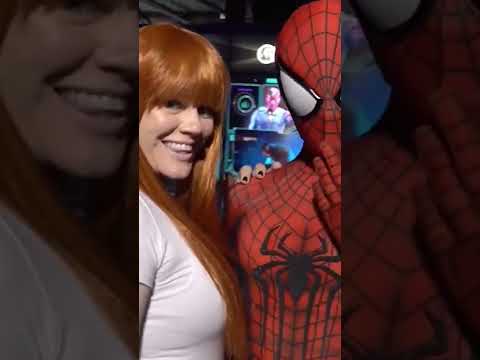 Kiss Mary Jane🦊💘💋 #spiderman #maryjane #maryjanewatson #peterparker #marvel #shorts #youtube