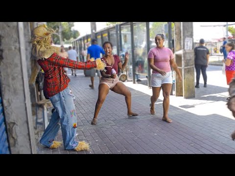 PEGADINHA DO ESPANTALHO - ASSUSTANDO PESSOAS