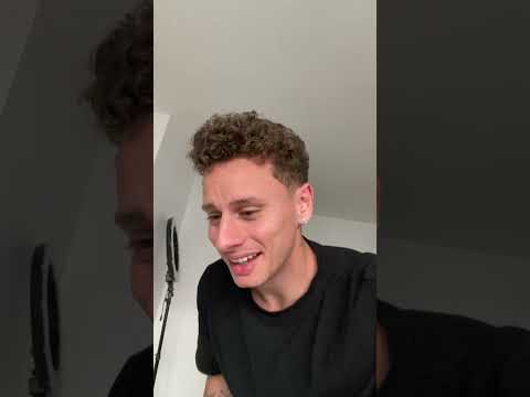 Niño con mancuernas