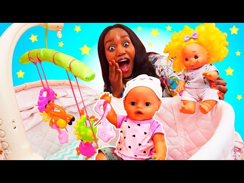 Why can't the doll fall asleep in her crib? Her friends help her with a new thing & prepare toy food