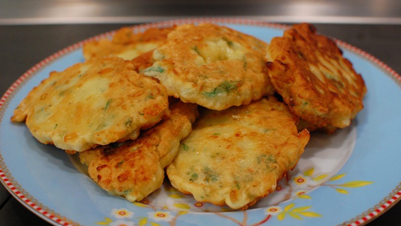 Сырные оладьи с петрушкой