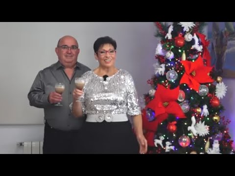 MI MANOLO Y YO OS FELICITAMOS EL AÑO NUEVO CON LICOR CASERO DE CREMA INGLESA. Delicioso,  muy fácil