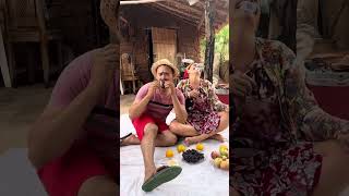 O compadre comeu todas as frutas do piquinique da neném 