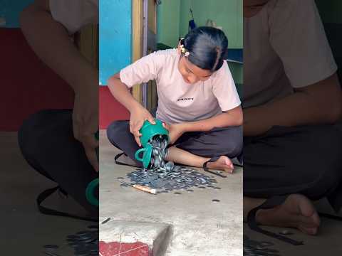 2 বনের লক্ষীর ভান্ডার ভেঙ্গে দেখব কার ভান্ডারে বেশি টাকা পাওয়া যায় । 💰🤑#challenge #shorts