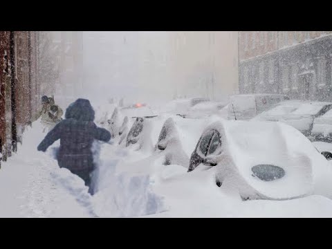 4 minutes ago! Snow brings chaos to USA! mountains of snow bury roads and cars