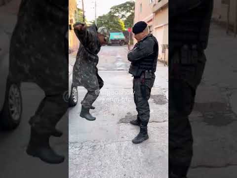 Abordando soldado do exército #abordagem #shorts #humor